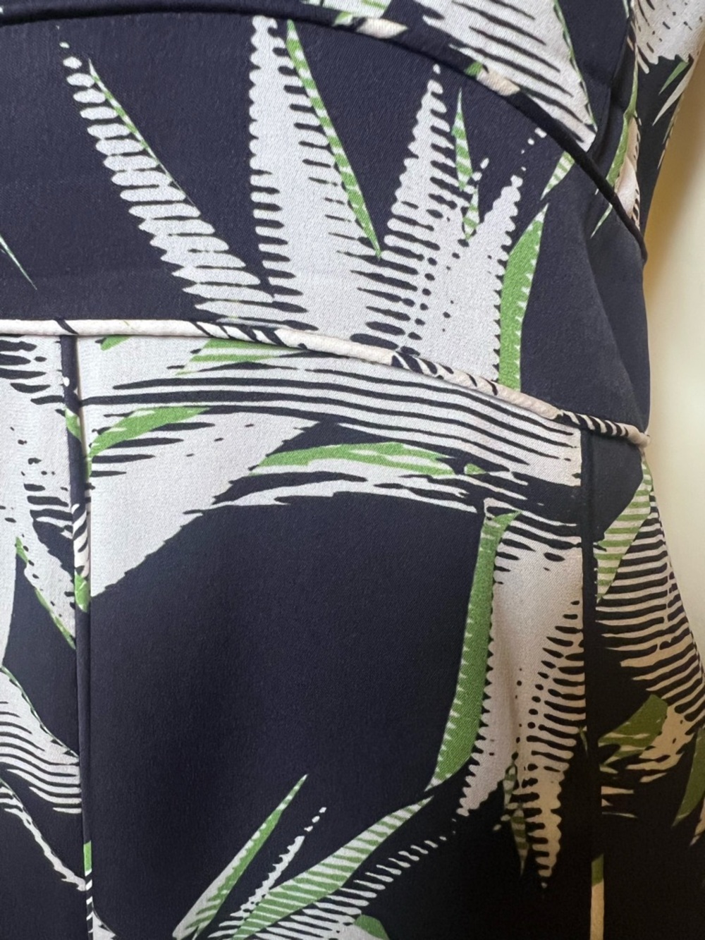 Nordstrom Silk Blend Classiques Entier Navy Tropical-Print V-Neck Midi Dress, 10 - Picture 7 of 10